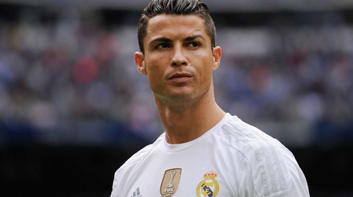 Gestul incredibil făcut de Cristiano Ronaldo pentru un fan care a dat buzna pe teren (VIDEO)