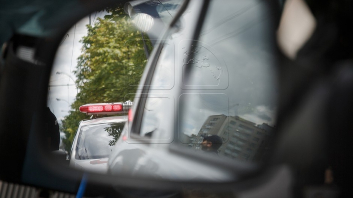 ACCIDENT BIZAR! Ce s-a întâmplat chiar în faţa Inspectoratului General de Poliţie (VIDEO)