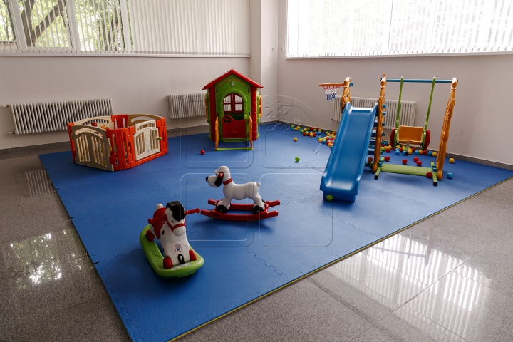 Surpriză din partea Edelweiss. Institutul Mamei și Copilului are un teren de joacă (FOTOREPORT)