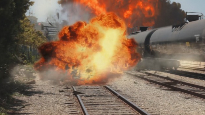 EXPLOZIE puternică în Oregon. Un tren care transporta petrol a deraiat (VIDEO)