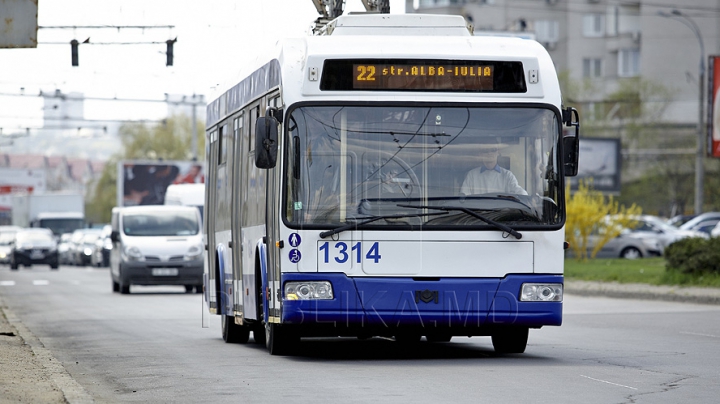 Victimele represiunilor politice vor putea utiliza GRATUIT transportul public din Capitală