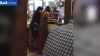 Scene de K-1 într-un restaurant! Două femei, înfuriate la culme, s-au luat la pumni cu personalul (VIDEO)