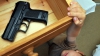 ŞOCANT! Un copil de doi ani şi-a împuşcat în faţă fratele de şase ani