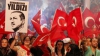 "Totul e în voia lui Alah!" Mii de oameni au mărșăluit pe podul Bosfor în susținerea lui Erdogan