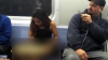 Călătorii dintr-un metrou, CU LACRIMI ÎN OCHI! Ce s-a apucat să facă o tânără în văzul tuturor (VIDEO)
