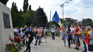 Toată ţara comemorează victimele regimului comunist. Cum a decurs mitingul din Capitală (FOTO)