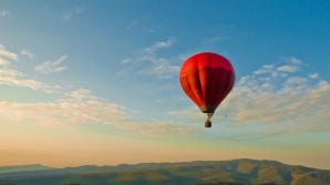 RECORD MONDIAL! A făcut ocolul pământului cu balonul cu aer cald în doar 11 zile