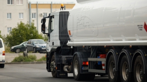 Lovitură dură pentru industria auto. Un grup de producători de camioane vor primi o AMENDĂ RECORD