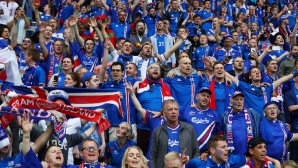 ATMOSFERĂ INCENDIARĂ. Cum au fost primiți fotbaliștii Islandei când s-au întors acasă (VIDEO)