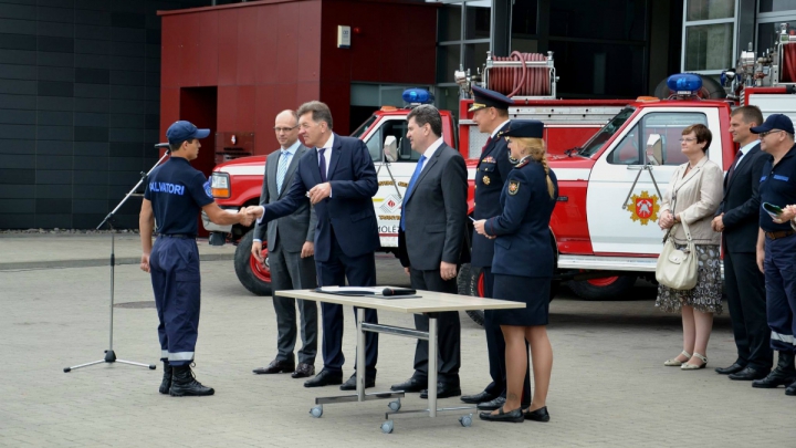 Lituania donează 10 autospeciale de intervenție pompierilor din Republica Moldova (GALERIE FOTO)