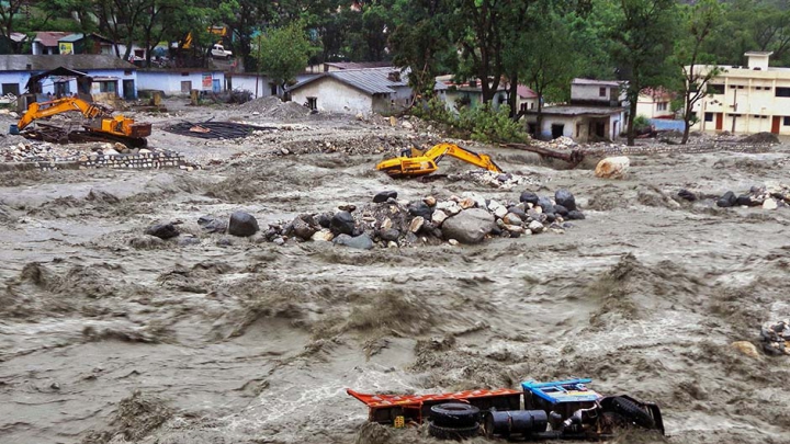 Cel puțin 15 persoane au fost ucise în urma inundațiilor din India