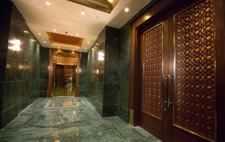 LUXUL în care trăieşte liderul de la Ankara şi soţia acestuia, dependentă de shopping (FOTO)