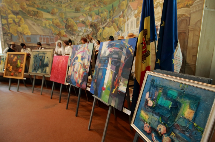 Expoziţie inedită la Muzeul Național de Etnografie! 22 de artişti şi-au prezentat lucrările publicului larg