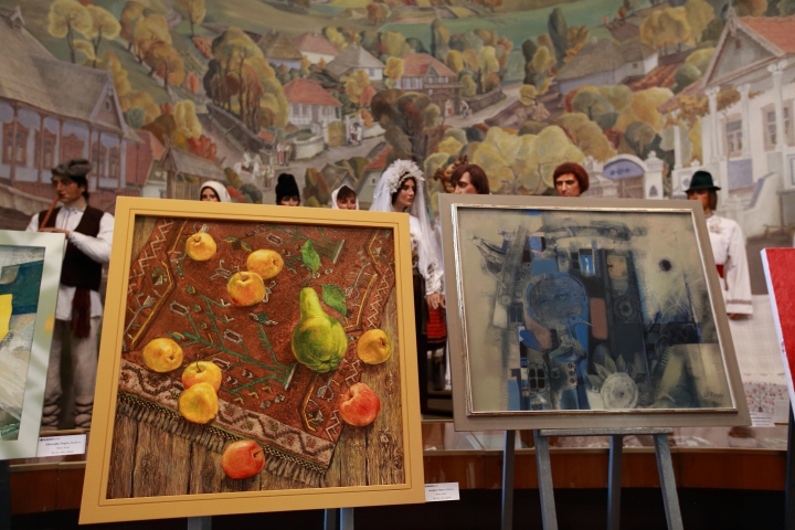 Expoziţie inedită la Muzeul Național de Etnografie! 22 de artişti şi-au prezentat lucrările publicului larg