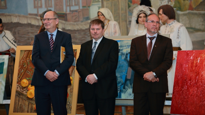 Expoziţie inedită la Muzeul Național de Etnografie! 22 de artişti şi-au prezentat lucrările publicului larg