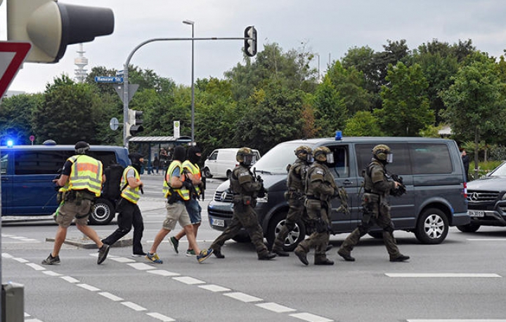 ATAC TERORIST în Munchen: Cel puţin NOUĂ MORŢI. Atacatorii SUNT ÎN LIBERTATE (VIDEO/IMAGINI ŞOCANTE)