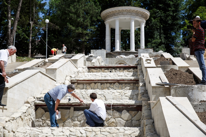 INSPECŢIA lui Chirtoacă la şantierul de la Valea Morilor. Cum arată Scara Cascadelor (FOTOREPORT)