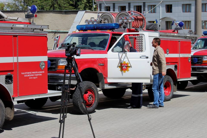 Cum arată cele zece autospeciale din garajul Serviciului Situaţiilor Excepţionale, aduse din Lituania (FOTO)