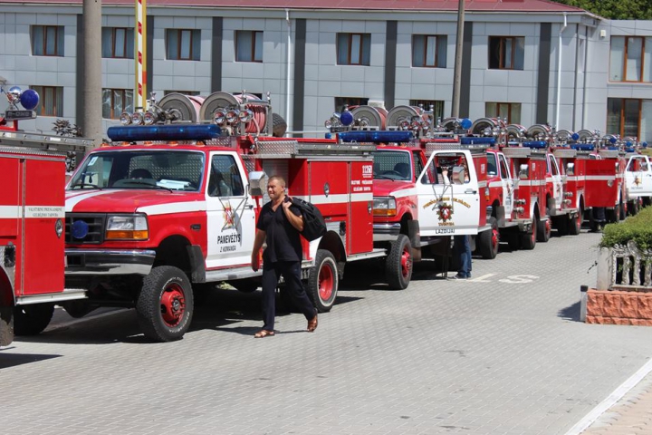 Cum arată cele zece autospeciale din garajul Serviciului Situaţiilor Excepţionale, aduse din Lituania (FOTO)