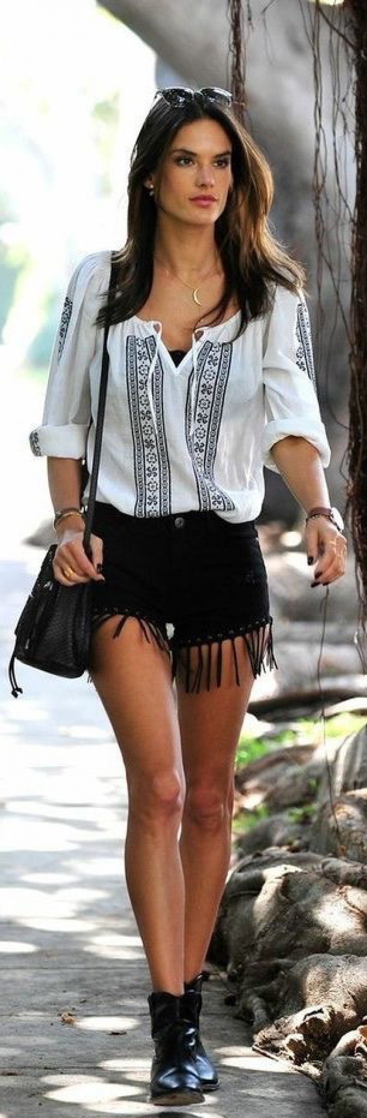 Zece vedete internaţionale care au o pasiune aparte pentru ia românească (GALERIE FOTO)