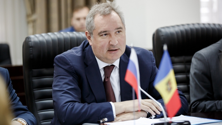 Dmitrii Rogozin A AJUNS la Chişinău. Cum a fost întâmpinat vicepremierul rus (GALERIE FOTO)