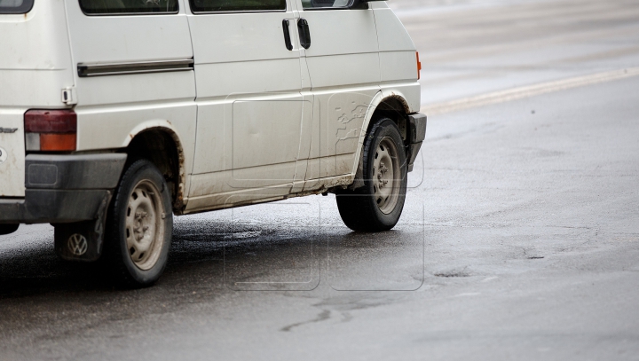 Erau exact 1.000! Ce transporta un bărbat, care a fost tras pe dreapta pe o stradă din Chișinău