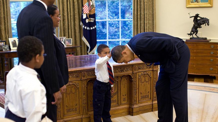 Colecție unică de fotografii cu cel mai puternic om al planetei. Ce a surprins fotograful lui Obama