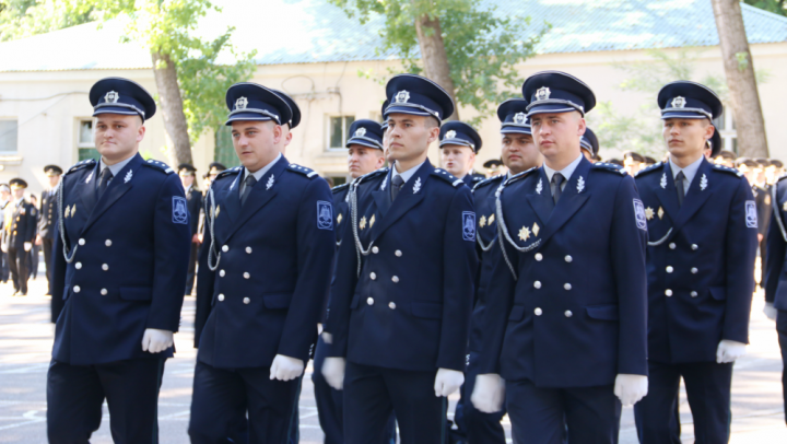 Emoţii mari la Academia "Ştefan cel Mare". O nouă generație de polițiști, în serviciul societății (FOTO)