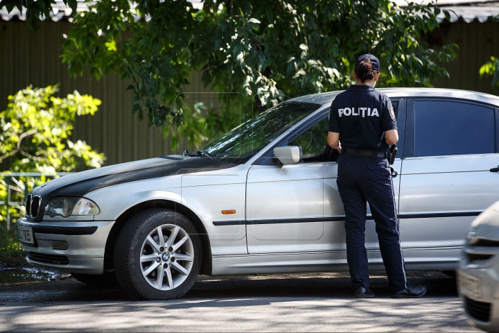 Zeci de şoferi cu maşini cu numere străine au fost TRAŞI PE DREAPTA de poliţişti (FOTO)