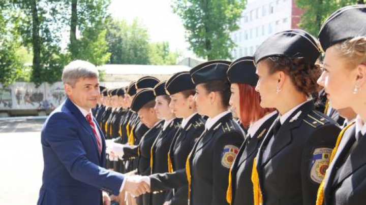 Emoţii mari la Academia "Ştefan cel Mare". O nouă generație de polițiști, în serviciul societății (FOTO)