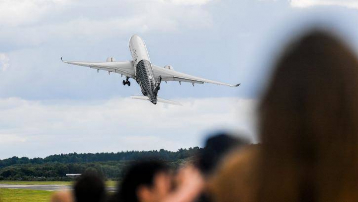 DECOLARE INCREDIBILĂ! Momentul când noul Airbus A350 se ridică aproape vertical (VIDEO)