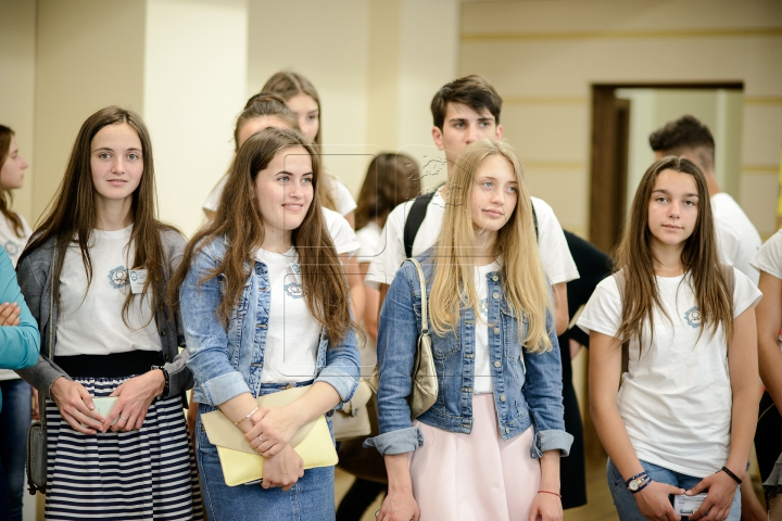 Tineri cu vise mari! Adolescenţii din Hânceşti au absolvit cu succes Şcoala Ambasadorilor "Edelweiss"