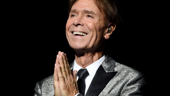 Acuzat pentru agresiuni sexuale împotriva unui băiat, Cliff Richard cere daune morale de SUTE DE MII de lire