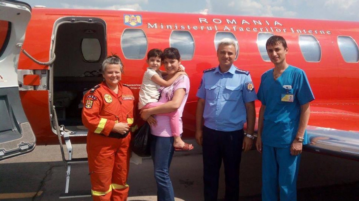 Prima intervenţie SMURD după catastrofa aviatică de la Cantemir: O fetiţă, transportată la Bucureşti (FOTO)