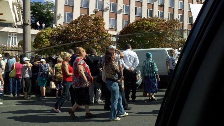 PROTEST la Judecătoria Buiucani! Mandatul de arest a lui Ilan Şor, PRELUNGIT cu 30 de zile (VIDEO)