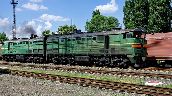 S-a născut în cămaşă! Un bărbat din Capitală a rămas viu după ce a fost călcat de locomotivă (VIDEO)