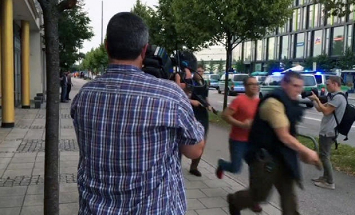 ATAC TERORIST în Munchen: Cel puţin NOUĂ MORŢI. Atacatorii SUNT ÎN LIBERTATE (VIDEO/IMAGINI ŞOCANTE)