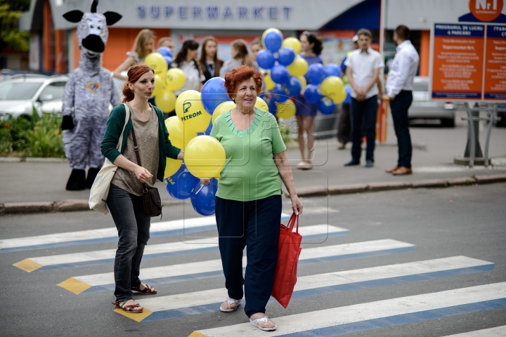 Zebră 3D în Capitală! Şoferii şi pietonii au PĂRERI DIFERITE faţă de marcajul rutier (FOTOREPORT)