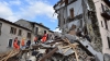 O clădire s-a prăbușit chiar în momentul în care un reporter CNN vorbea în direct din Italia (VIDEO)