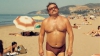 Franța cere interzicerea costumelor de baie extrem de strâmte în cazul bărbaților supraponderali