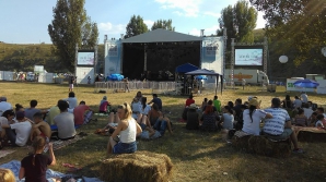 Distracţie şi voie bună la "Gustar". Vizitatorii, impresionaţi de felul cum a fost organizat festivalul