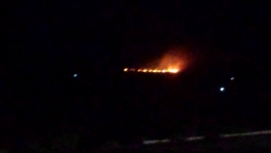INCENDIU DE VEGETAŢIE! Flăcări ENORME au cuprins mai multe hectare de teren în satul Chirca