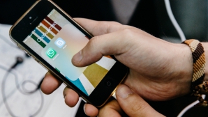 Aplicaţiile moderne taie din veniturile companiilor de telefonie mobilă. Explicaţiile specialiştilor