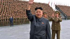 Sărbătoare fierbinte în Coreea de Nord. La Phenian a avut loc parada torțelor