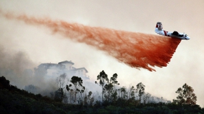 INCENDIILE fac RAVAGII în California. Sute de case, făcute scrum