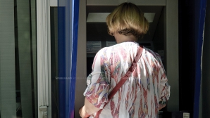 Cardul bancar, tot mai popular printre moldoveni. Cifrele prezentate de Banca Națională