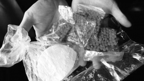 Plânge puşcăria după el! Un traficant de droguri din Capitală, REŢINUT (VIDEO)