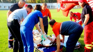 Un bărbat din Drochia, aflat în comă de gradul II, transportat cu elicopterul SMURD la Chişinău