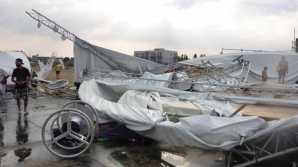 Cu natura nu te pui! O furtună puternică a UCIS un om şi a provocat mai multe daune în Ucraina (VIDEO)