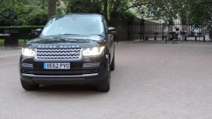 MAŞINĂ REGALĂ DE VÂNZARE. Cât costă Range Roverul condus de Prinţul William al Marii Britanii